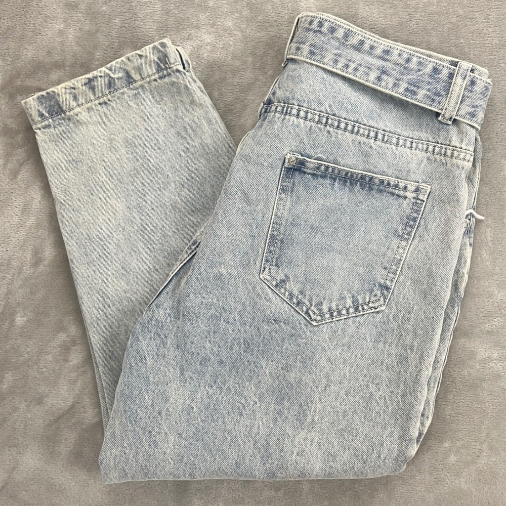 Thinner Light Wash Acid Denim High Waisted Pleated Mom Jeans with Belt Size 11